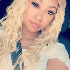 Meet your Posher, Zakia